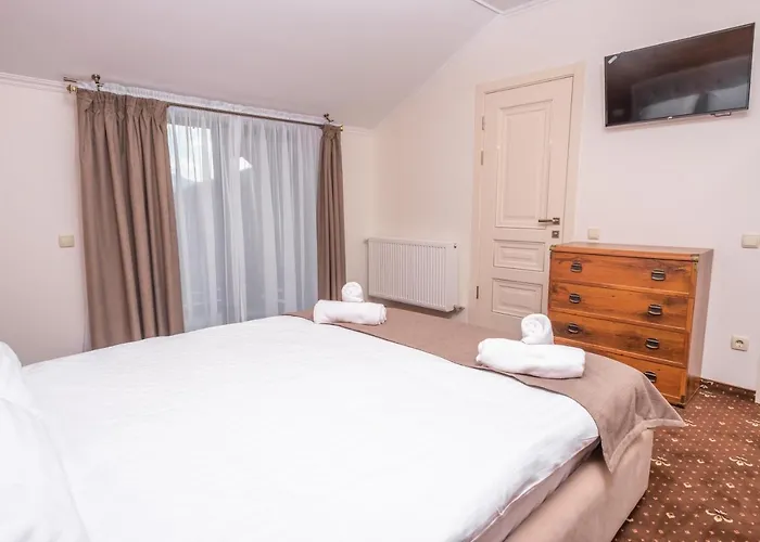 Nesh Hotel *