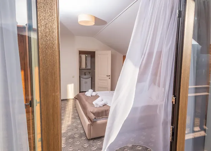 Hotel Nesh