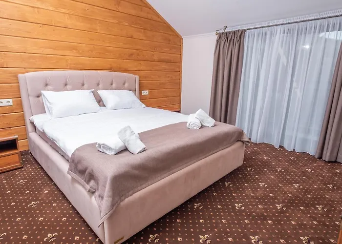 Nesh Hotel *