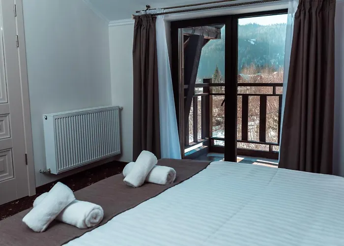 Nesh Hotel Tatariv